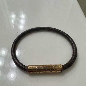 LV Confidential bracelet